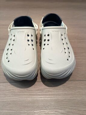 CROCS Echo Beige Classic Clog with Black Heel Strap